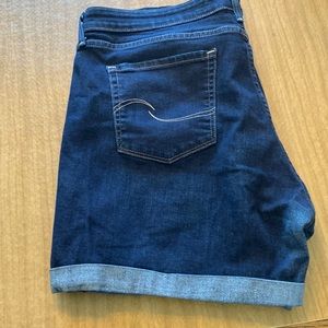 Levi’s denim shorts